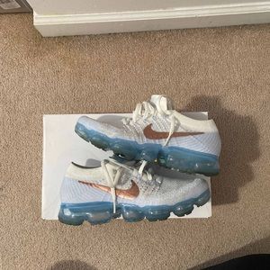 Women’s Nike VaporMax  “explorer light” 9.5 used